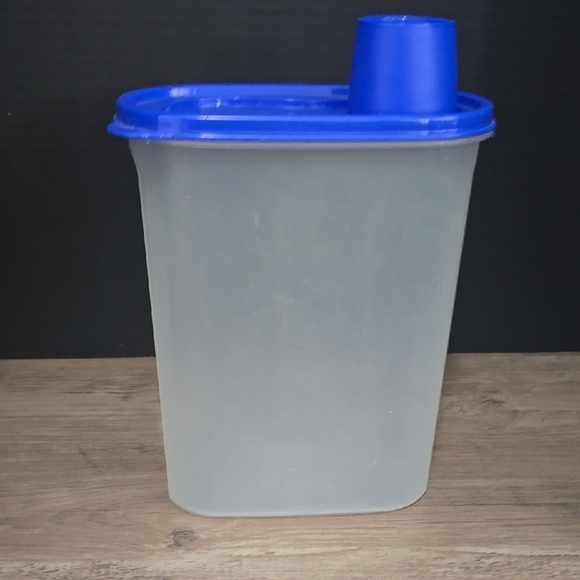Tupperware Storage Container with spout 2.3L 1614 and 6115 -oval modular mates - Picture 5 of 6
